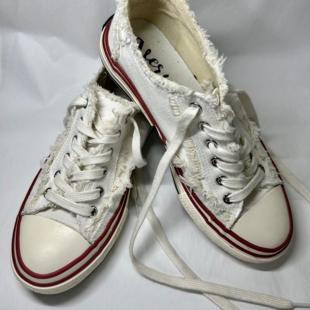 VERY G WOMEN'S DAKO FRAYED DETAIL LACE-UP FASHION ATHLETIC SNEAKER 8 NWOT